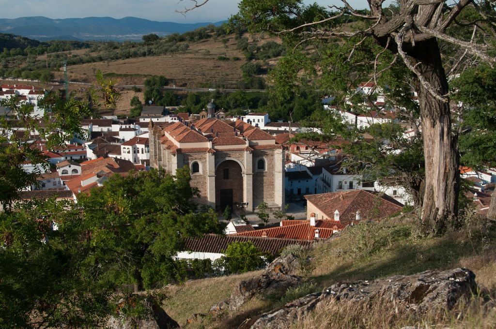Hospederia Reina De Los Angeles Aracena Exterior photo